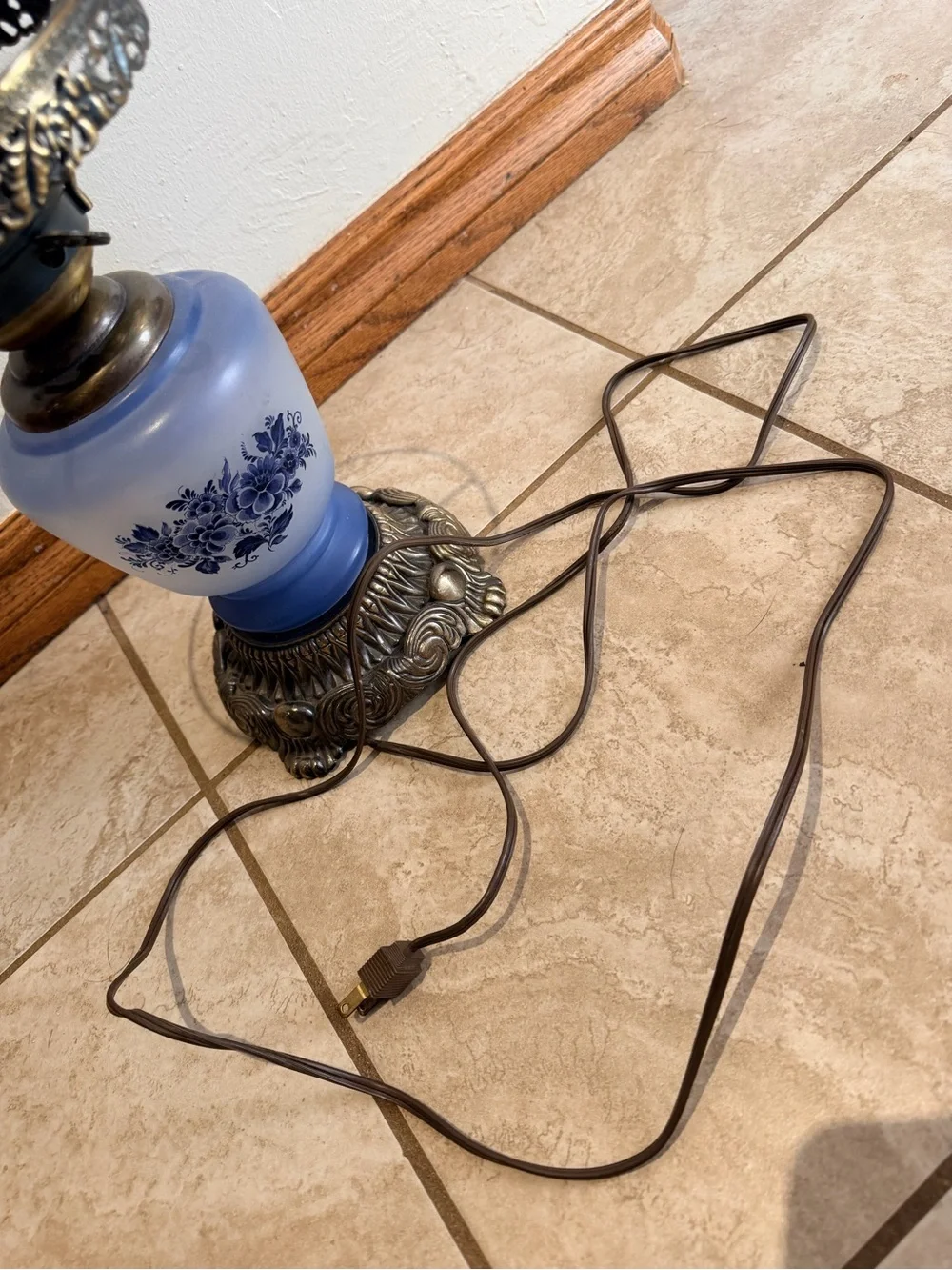 Vintage Blue frosted Floral Glass Hurricane Table Parlor Lamp - working light.